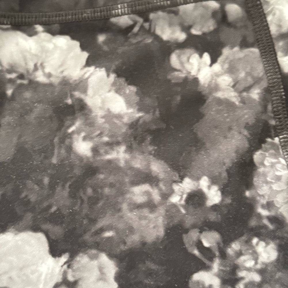 Athleta Black and Gray Patterned Leggings - Picture 7 of 8
